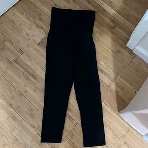 Capri maternity leggings